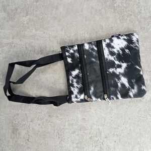 🚜🍒 Cow Print Triple Zip Crossbody Bag